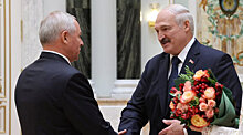 Лукашенко вручил одному из самых приближенных чиновников высшую белорусскую награду