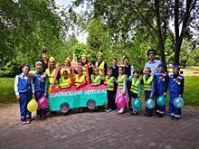 В Смоленской области полицейские провели акцию «Шагающий автобус»