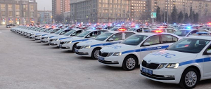 Сотрудники Госавтоинспекции Новосибирской области получили ключи от новых служебных автомобилей