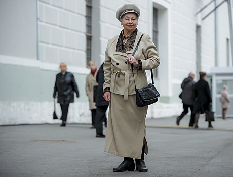 Стиль вне времени: модники 55+ показали свои эффектные образы street-style фотографам