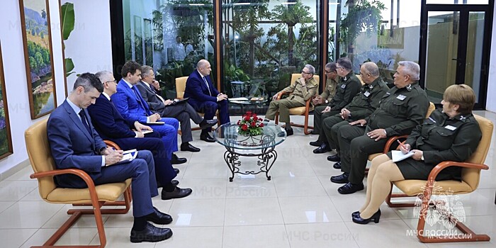 Куренков обсудил двустороннее сотрудничество с одним из лидеров Кубинской революции Раулем Кастро