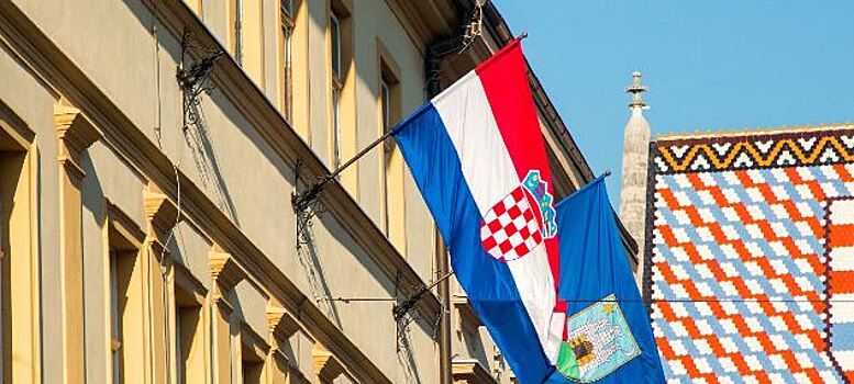 Хорватия начнет выдавать туристам шенгенские визы