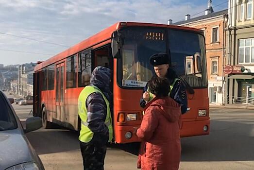 В Кирове неизвестные обстреляли автобус с пассажирами