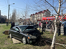 В Ставрополе в результате нарушения очередности проезда произошло столкновение легкового транспорта, спровоцировавший ДТП водитель погиб