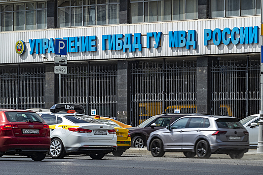 В Москве начали выдавать новые автомобильные номера