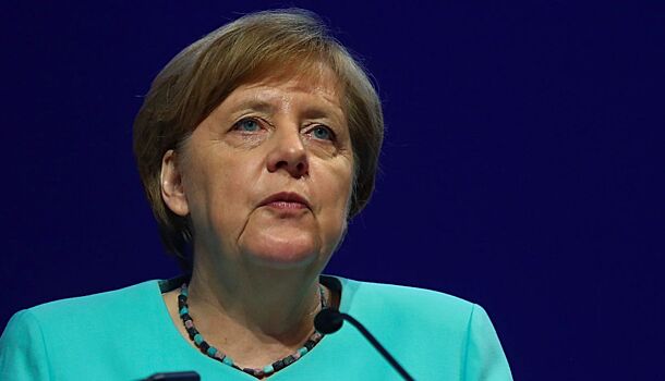 Меркель обвинили в создании паники