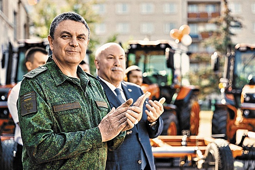 Тракторы Минского завода переданы в дар учащимся агроколледжей ЛНР