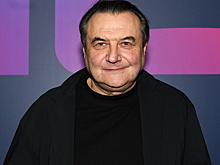 Алексей Учитель с дочерьми подготовил сюрприз для Юлии Пересильд