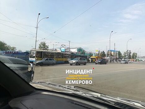 Два трамвая столкнулись в Кемерове возле вокзала