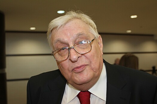 «Мне не хочется»: 91-летний Олег Басилашвили о возможном уходе со сцены
