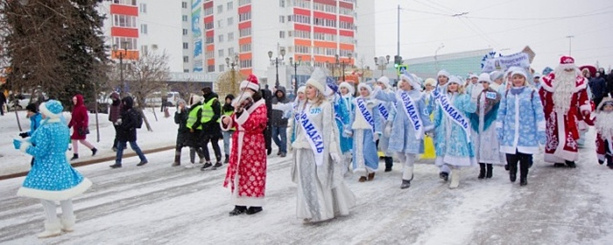 Парад Снегурочек в Уфе возглавила Анна Семенович