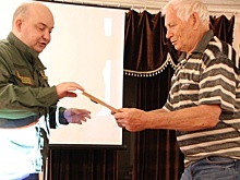 Вологодские поисковики передали медальон бойца, погибшего в годы войны, его сыну