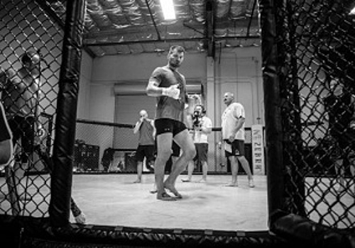Головкин поздравил Канело, Цзю учит бинтовать руки, в Top Rank ждут войну — соцсети