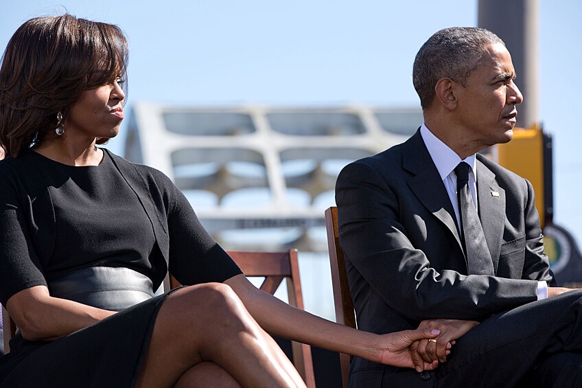Барак Обама держит за руку свою супругу Мишель во время 50-й годовщины Кровавого воскресенья, март 2015