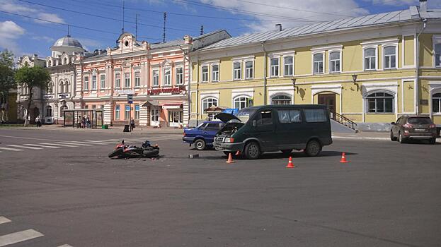 Два мотоциклиста пострадали в Вологде в ДТП