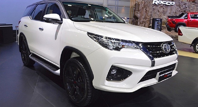 Компания Toyota начала продажи обновленного внедорожника Fortuner GR Sport