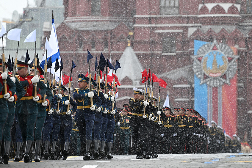 Военнослужащие парадных расчетов на военном параде на Красной площади в честь 79-летия Победы в Великой Отечественной войне, 9 мая 2024 года