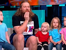 Каталась на самокате и танцевала под попсу: как прошел выпускной 8-летней сестры Алисы Тепляковой