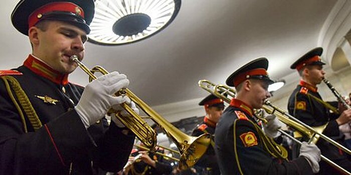 Военно-музыкальный оркестр выступит на площади трех вокзалов в День защиты детей