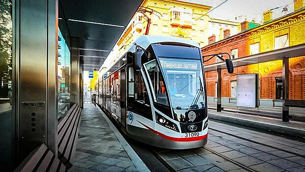 С москвича снова требуют 1,5 млн рублей за скандальное ДТП с трамваем