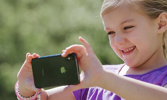 iPhone научат оповещать родителей об отправке интимных фотографий детьми