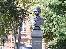 Бюст Лермонтова вернулся в одноименный сквер после реставрации