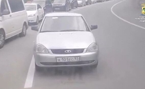 В Туапсе задержали водителя, который ехал за скорой помощью по встречке