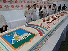 Более 1,5 тыс человек попробовали юбилейный торт в Одинцове