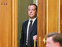 Медведев посетил детский сад в одном из новых микрорайонов Севастополя