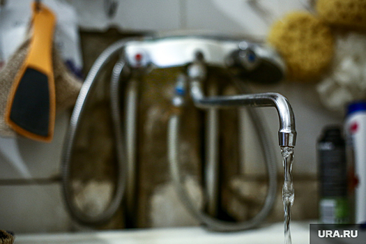 Депутат Чернышов потребовал обязать коммунальные службы не отключать горячую воду больше, чем на три дня