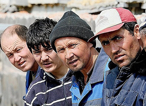 Жизнь трудовых мигрантов планируют упростить в России