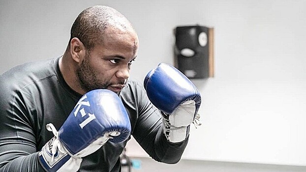 Джонс жёстко пошутил над Кормье