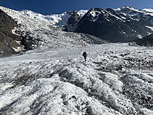 В память о павших защитниках Отечества военнослужащие ЮВО совершили восхождение на гору Казбек