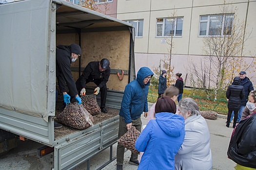 Ямальский предприниматель обеспечил нуждающиеся семьи картофелем