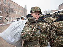 "Подойди поцелую - и иди": в Армении стартовал зимний призыв