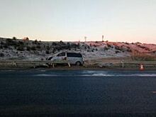 Ставропольский лихач на минивене протаранил ограждение на дороге