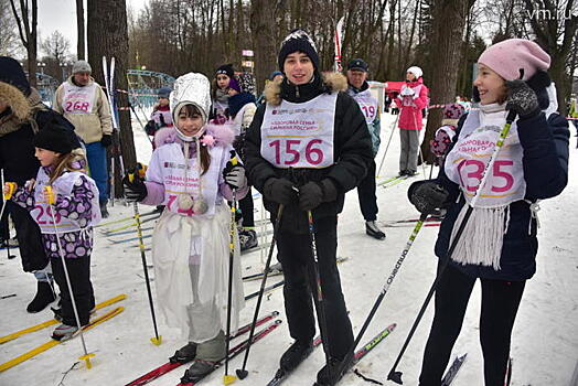 Активные выходные: москвичи с удовольствием катаются на лыжах