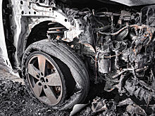 Автомобиль загорелся на парковке в Москве