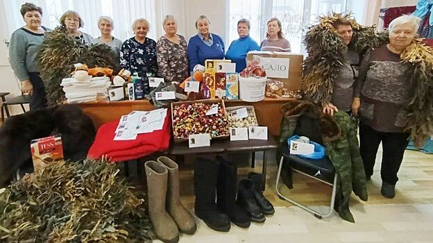 Пензенские пенсионерки связали носки бойцам СВО