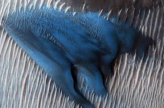 На Марсе обнаружили бирюзовые дюны