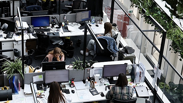 В Госдуме объяснили, кому положена 13-я зарплата