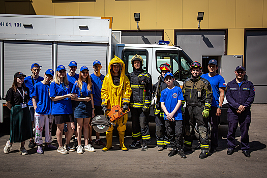 Столичные спасатели и пожарные принимали у себя в гостях юных участников проекта «PROГероев»