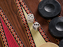 Как играть в нарды? Разобрали правила и подготовили инструкцию