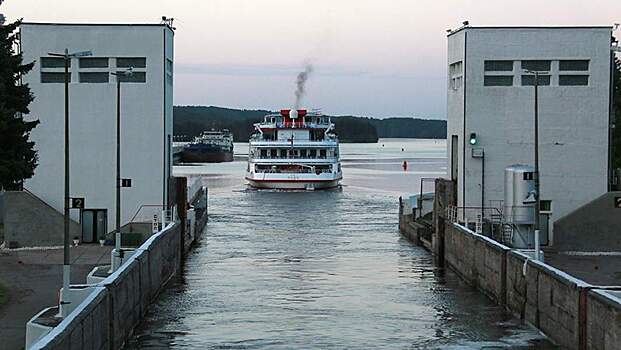 Теплоход с пассажирами на борту затонул в Татарстане
