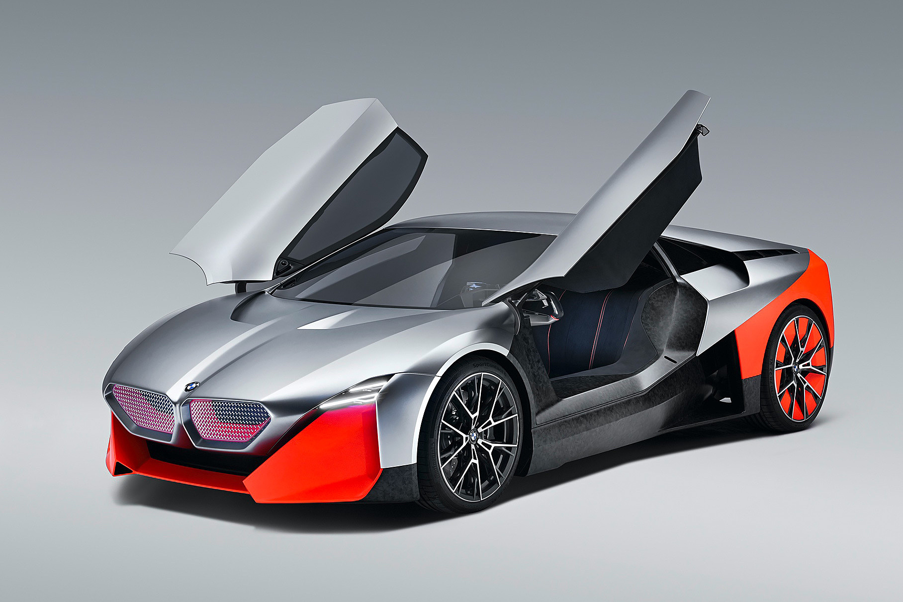 BMW показала 600-сильный карбоновый суперкар с «крыльями чайки»