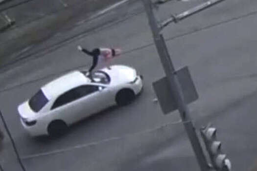 В Приморье на видео попало, как авто переехал ребенка после удара