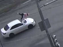 В Приморье на видео попало, как авто переехал ребенка после удара