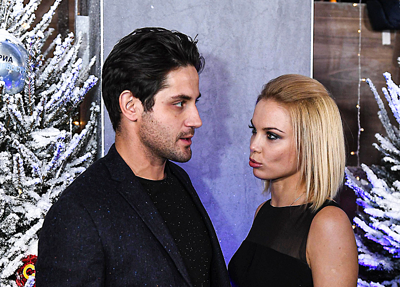 Актеры Марк Богатырев и Татьяна Арнтгольц на премьере заключительной части новогоднего альманаха "Елки последние" в кинотеатре "Октябрь"