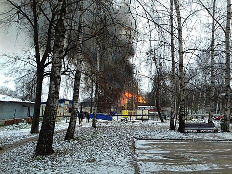 Бывшую мебельную фабрику подожгли в Лыскове (ФОТО)