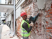 Несколько фрагментов отвалилось от балкона доходного дома 1908 г. постройки в центре Москвы